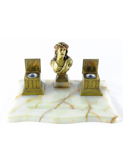 Escribanía en mármol con busto de Cristo y tinteros en Bronce. Pps. siglo XX.
