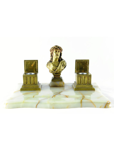 Escribanía en mármol con busto de Cristo y tinteros en Bronce. Pps. siglo XX.